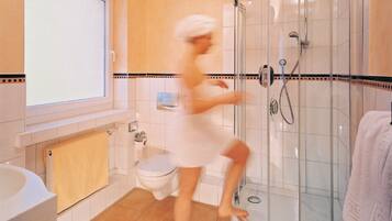 Dusche im Bad