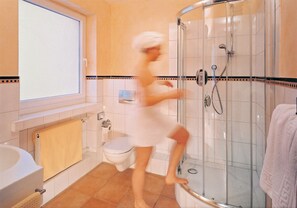 Badkamer met douche