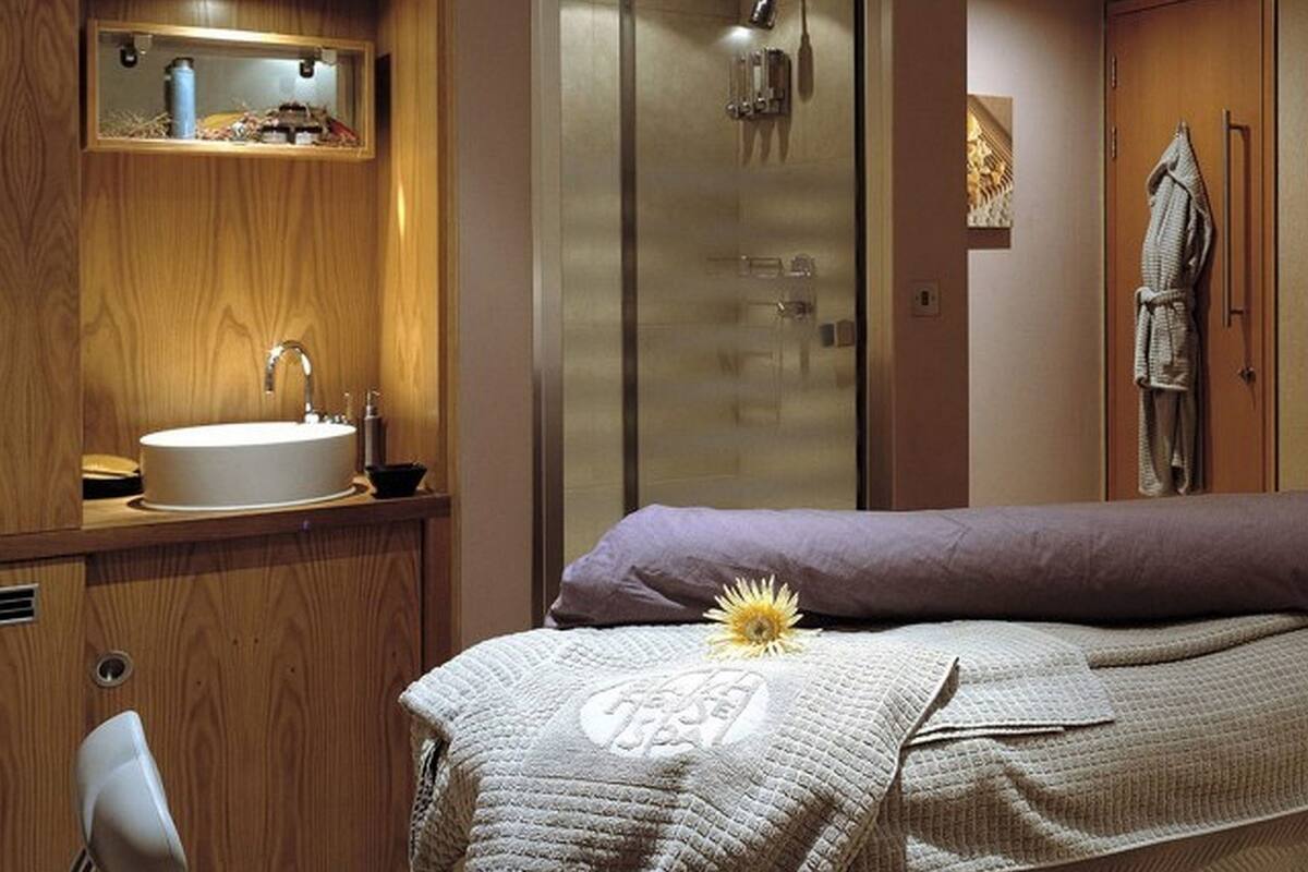 sauna, hot tub, steam room, body treatments, facials
