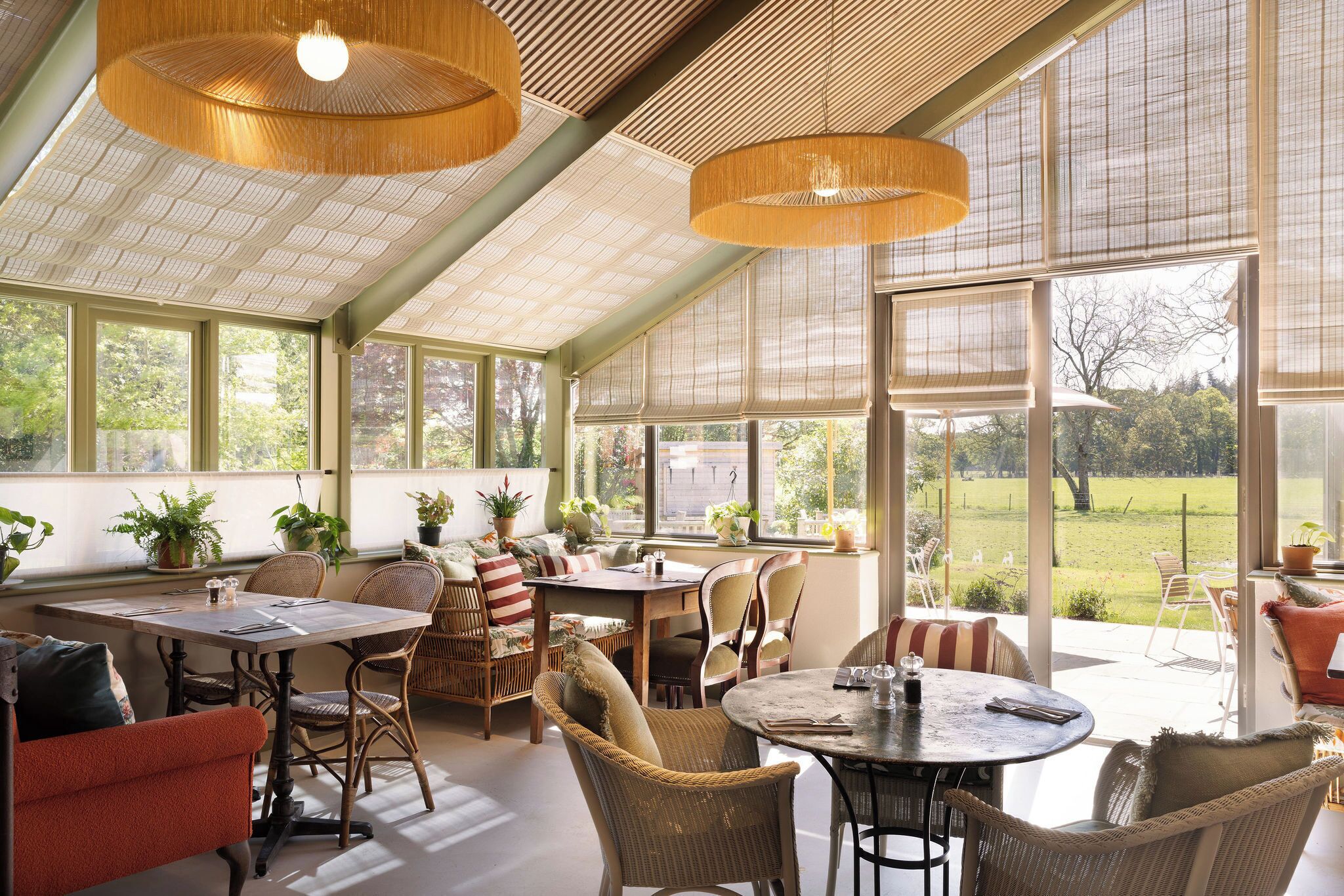 breakfast, lunch and dinner served