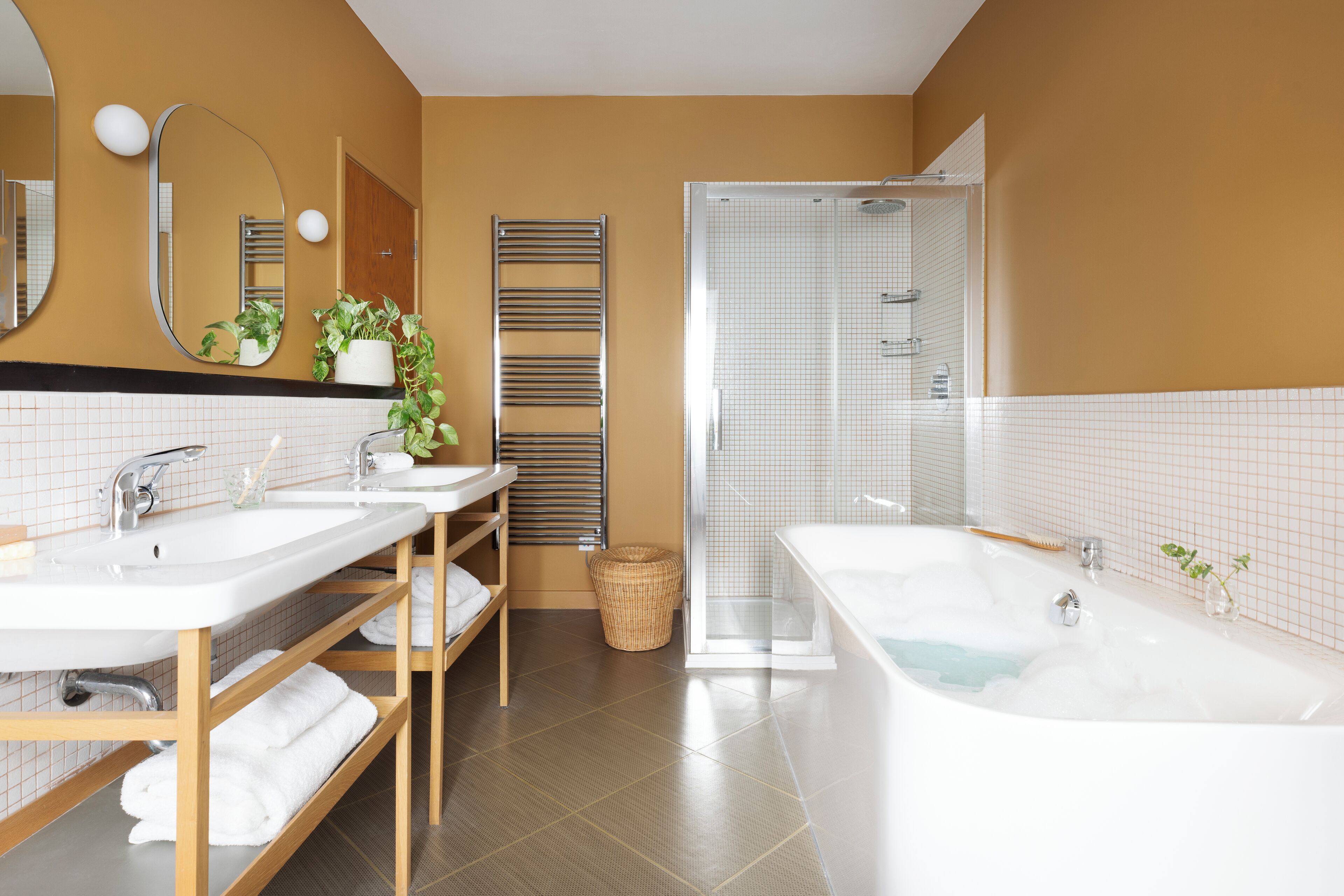 suite, 2 bedrooms (deer park) | bathroom | combined shower/bathtub, designer toiletries, hair dryer, towels
