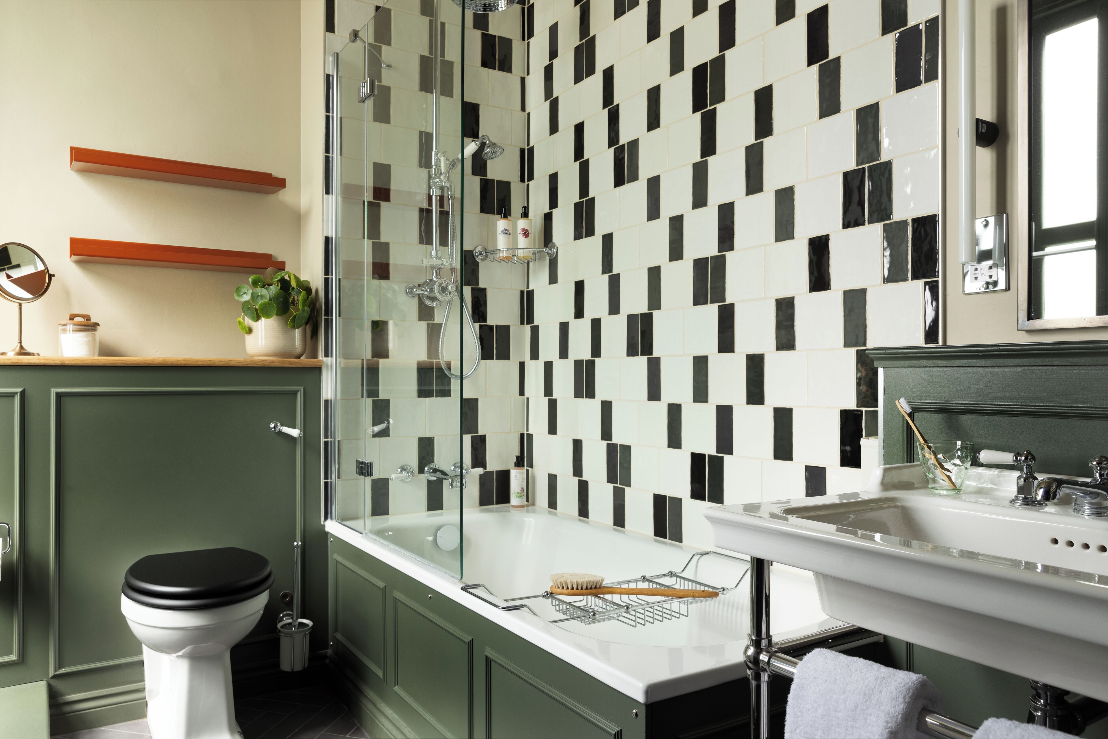 suite, 1 bedroom | bathroom | combined shower/bathtub, designer toiletries, hair dryer, towels