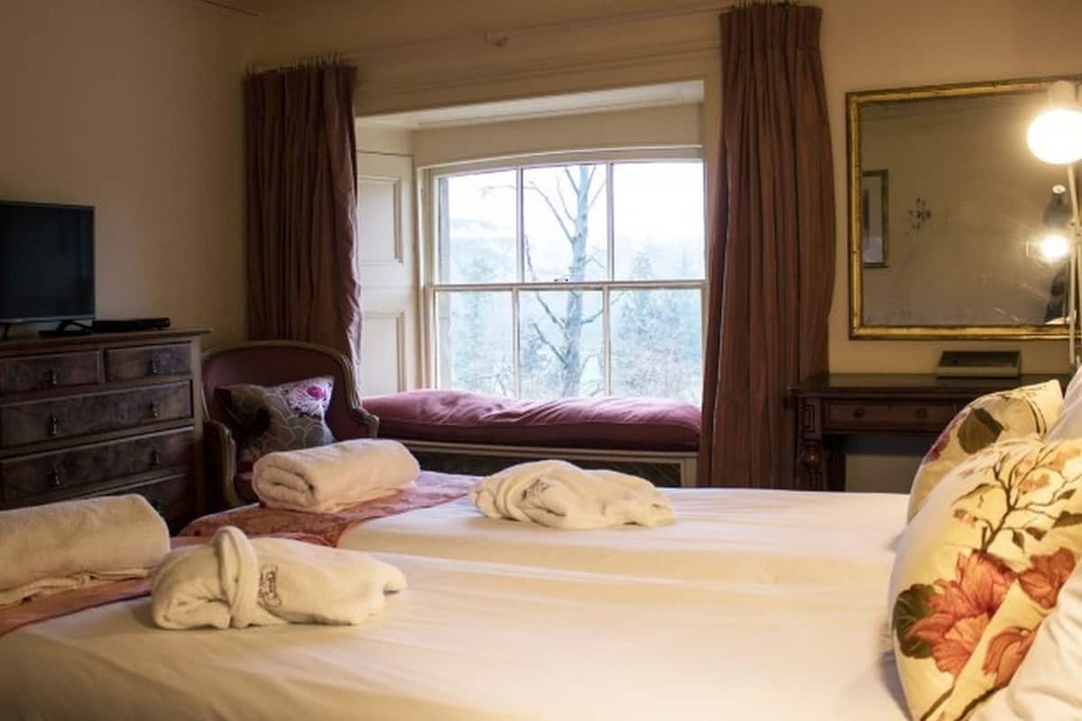 two bedroom hervey suite | hypo-allergenic bedding, iron/ironing board, free wifi, bed sheets