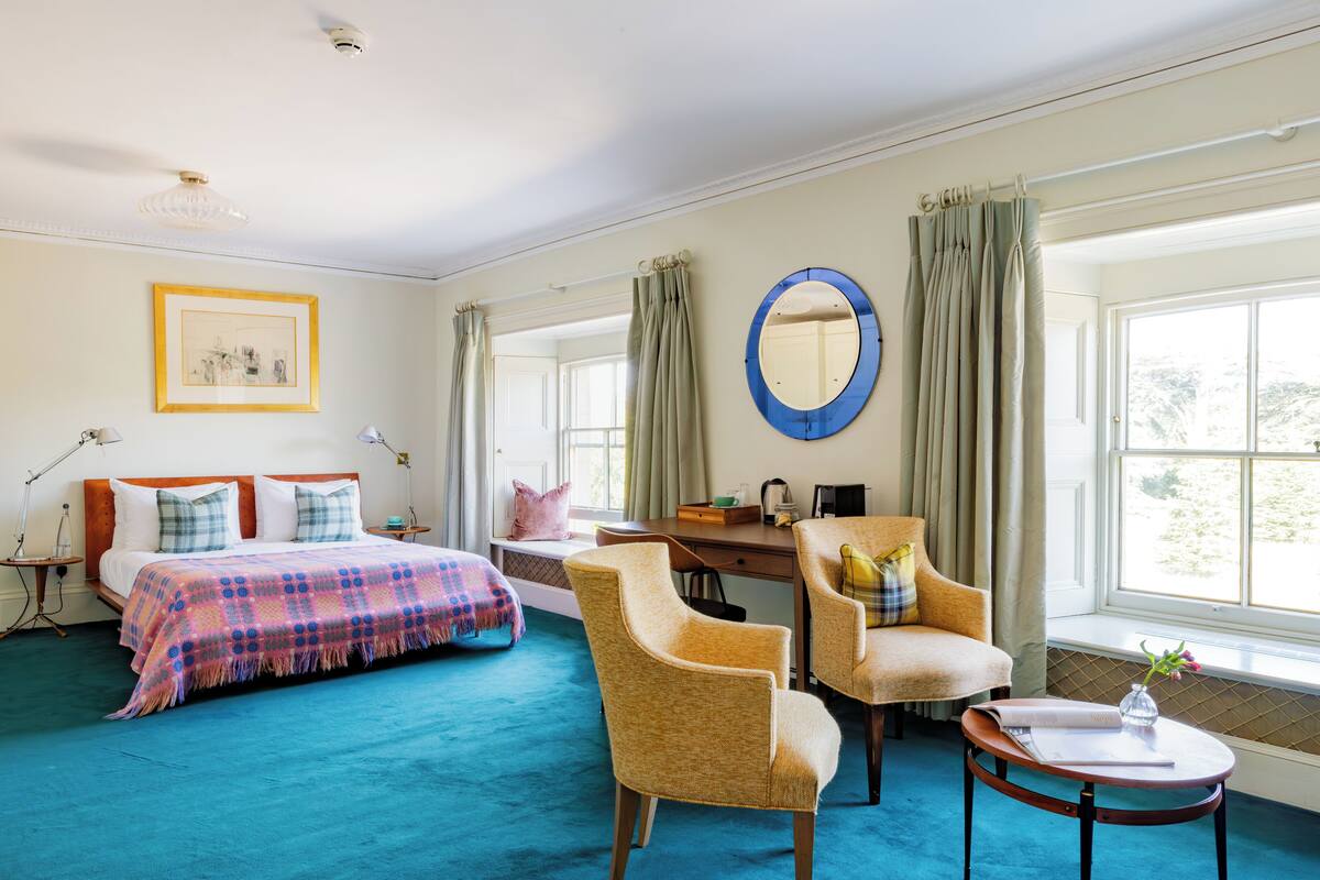 deluxe room | hypo-allergenic bedding, iron/ironing board, free wifi, bed sheets