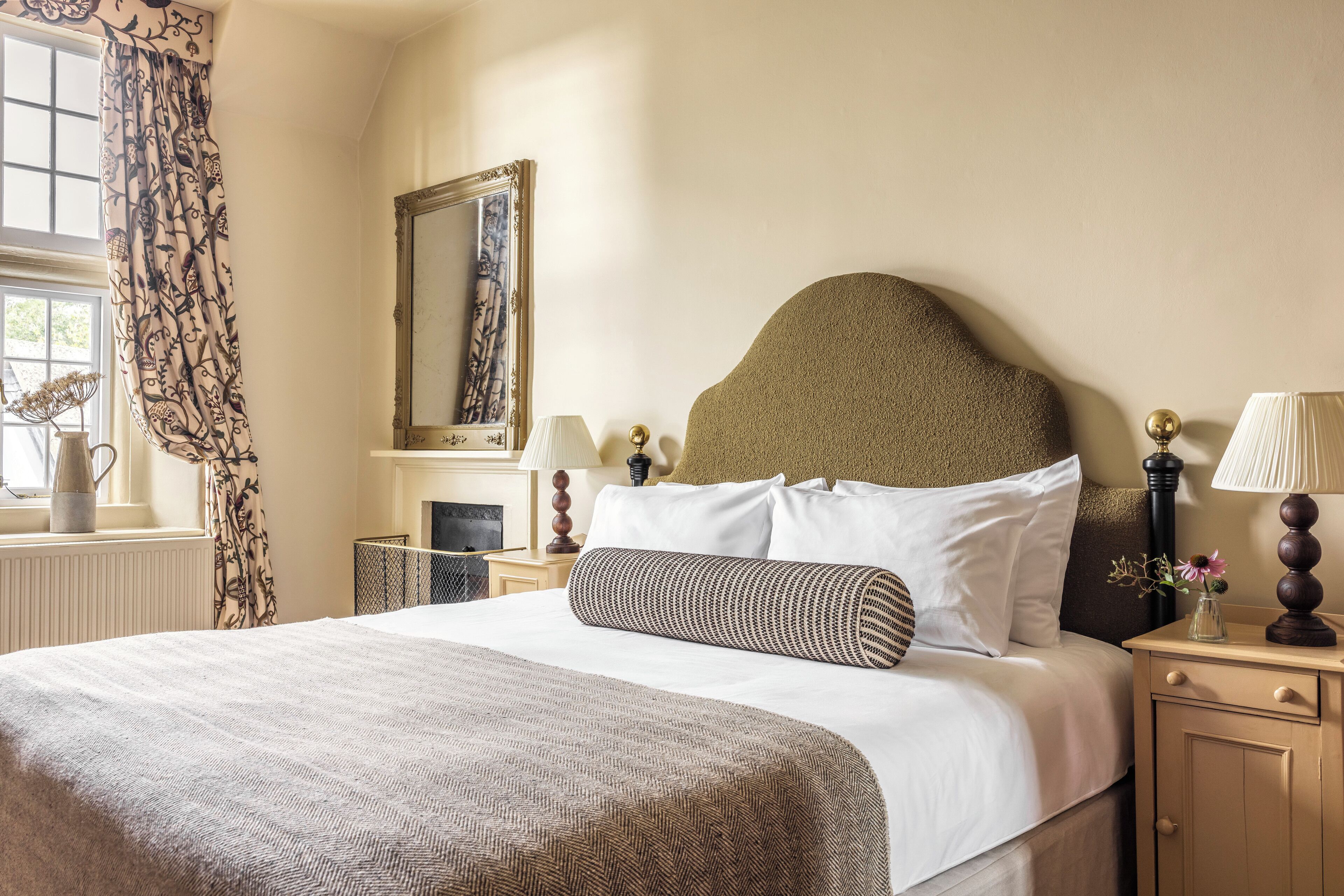 经典客房 | 高档床上用品、办公桌、遮光窗帘、熨斗/熨衣板