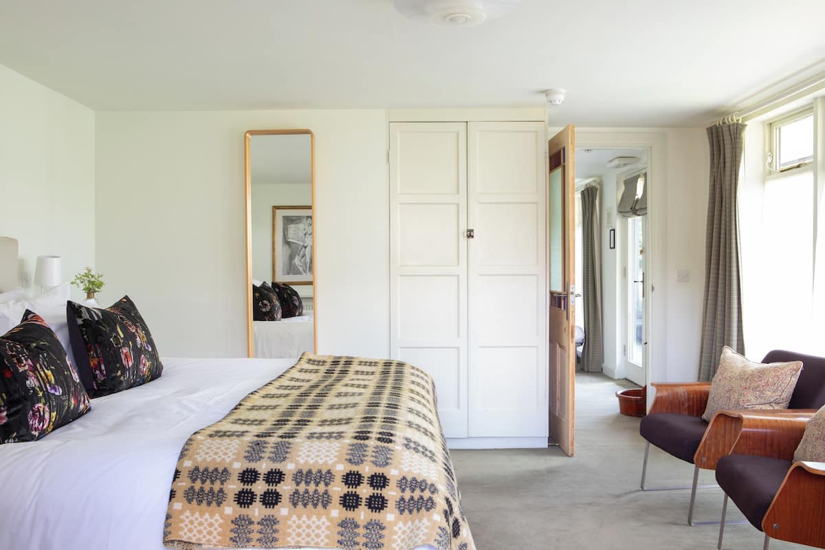Two bedroom Randolph Suite | Luxe beddengoed, een bureau, verduisterende gordijnen