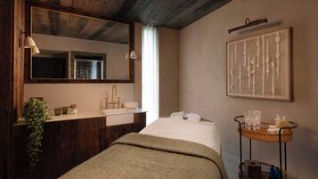 Couples treatment rooms, sauna, steam room, body treatments, body scrubs