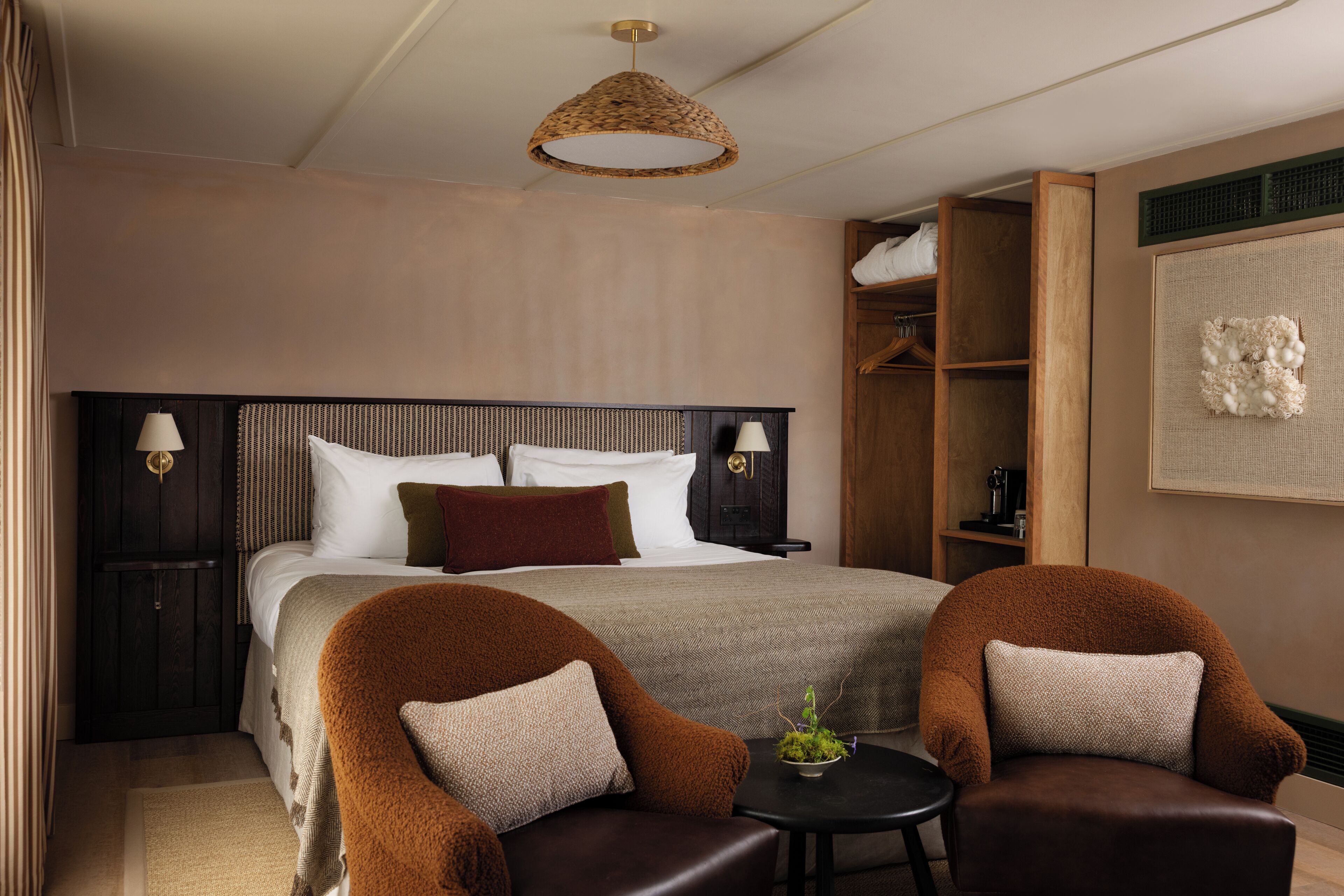 Suite | Luxe beddengoed, een bureau, verduisterende gordijnen
