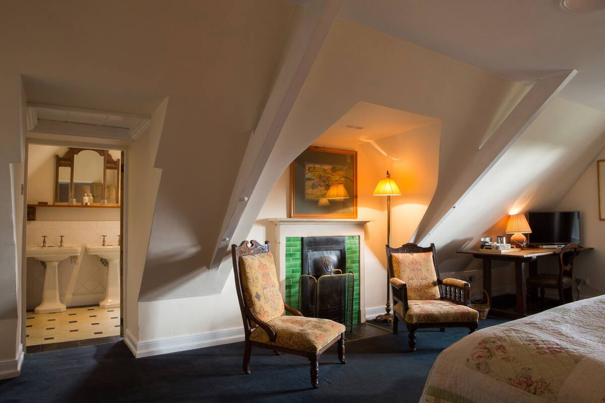 deluxe room | premium bedding, desk, blackout curtains, iron/ironing board