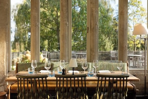 2 restaurantes, café da manhã, culinária britânica