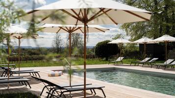 Indoor pool, 2 outdoor pools