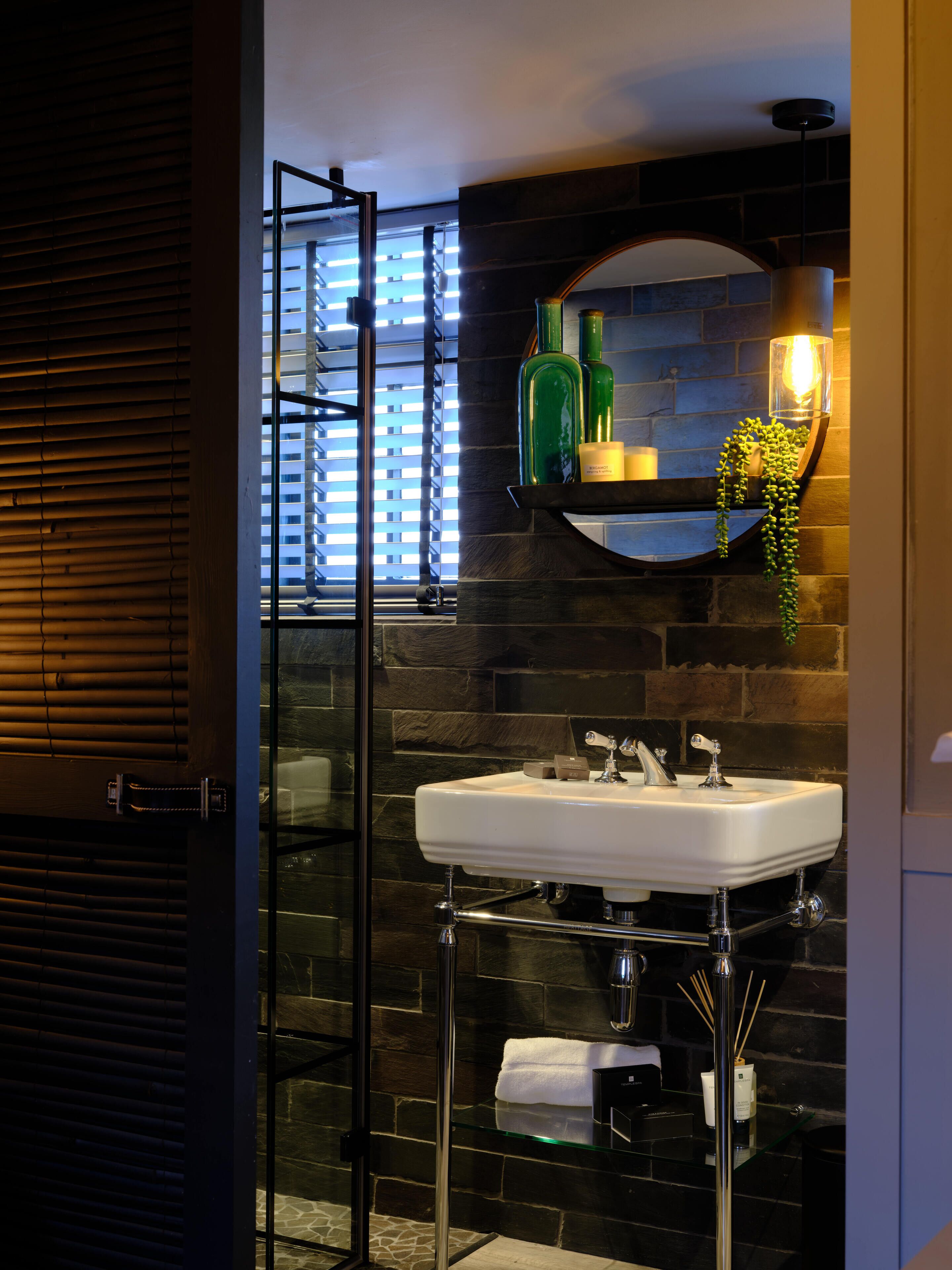 coach house room | bathroom | combined shower/bathtub, deep-soaking bathtub, rainfall showerhead