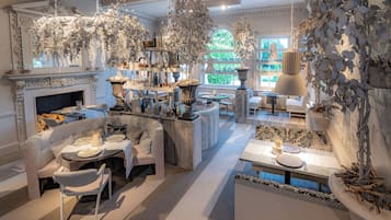 Breakfast, lunch, dinner served; British cuisine, garden views