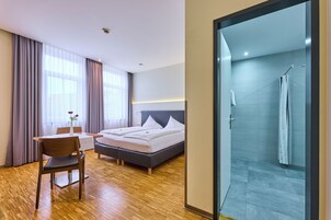 Ropa de cama hipoalergénica y escritorio 