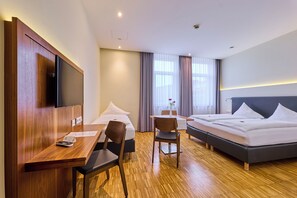 Triple Room, 1 Bedroom, Non Smoking | Hypo-allergenic bedding, desk, laptop workspace, blackout curtains - Hotel Apfelbaum (Erding)