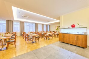 Daily buffet breakfast for a fee - Hotel Apfelbaum (Erding)