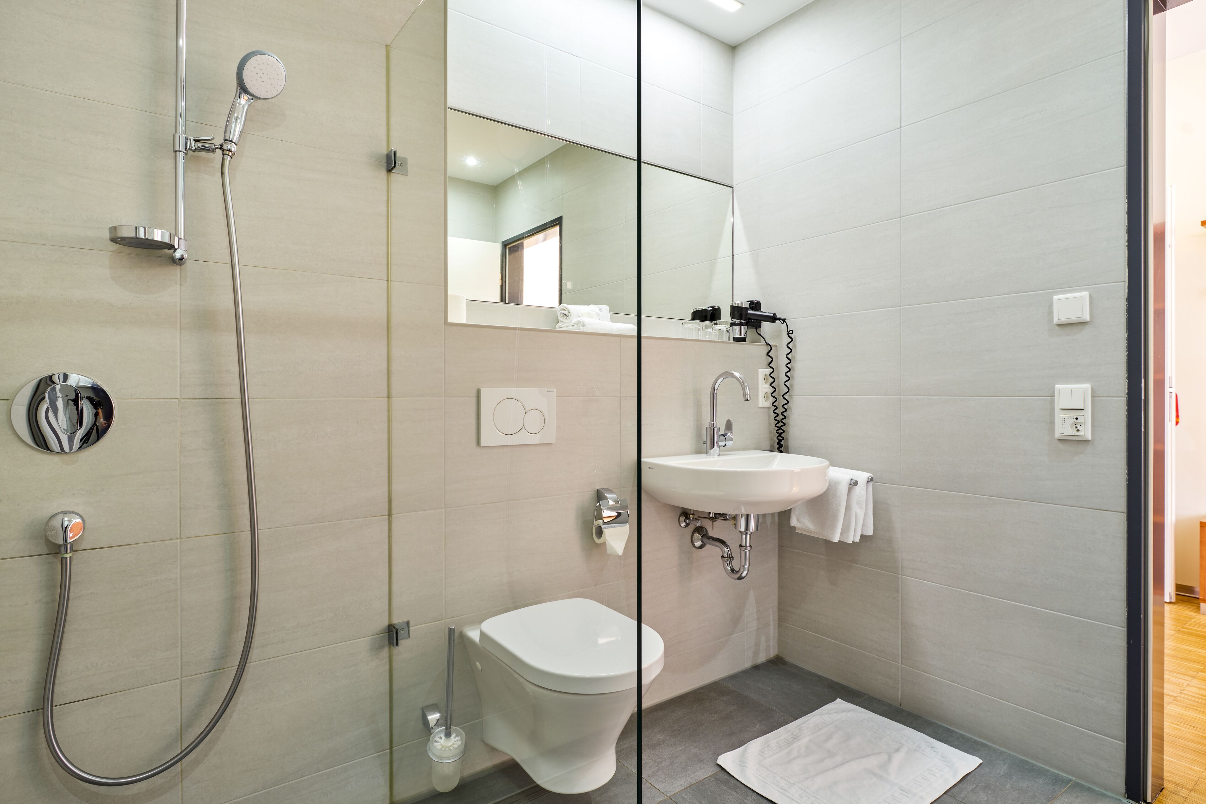 shower, free toiletries, hair dryer, towels