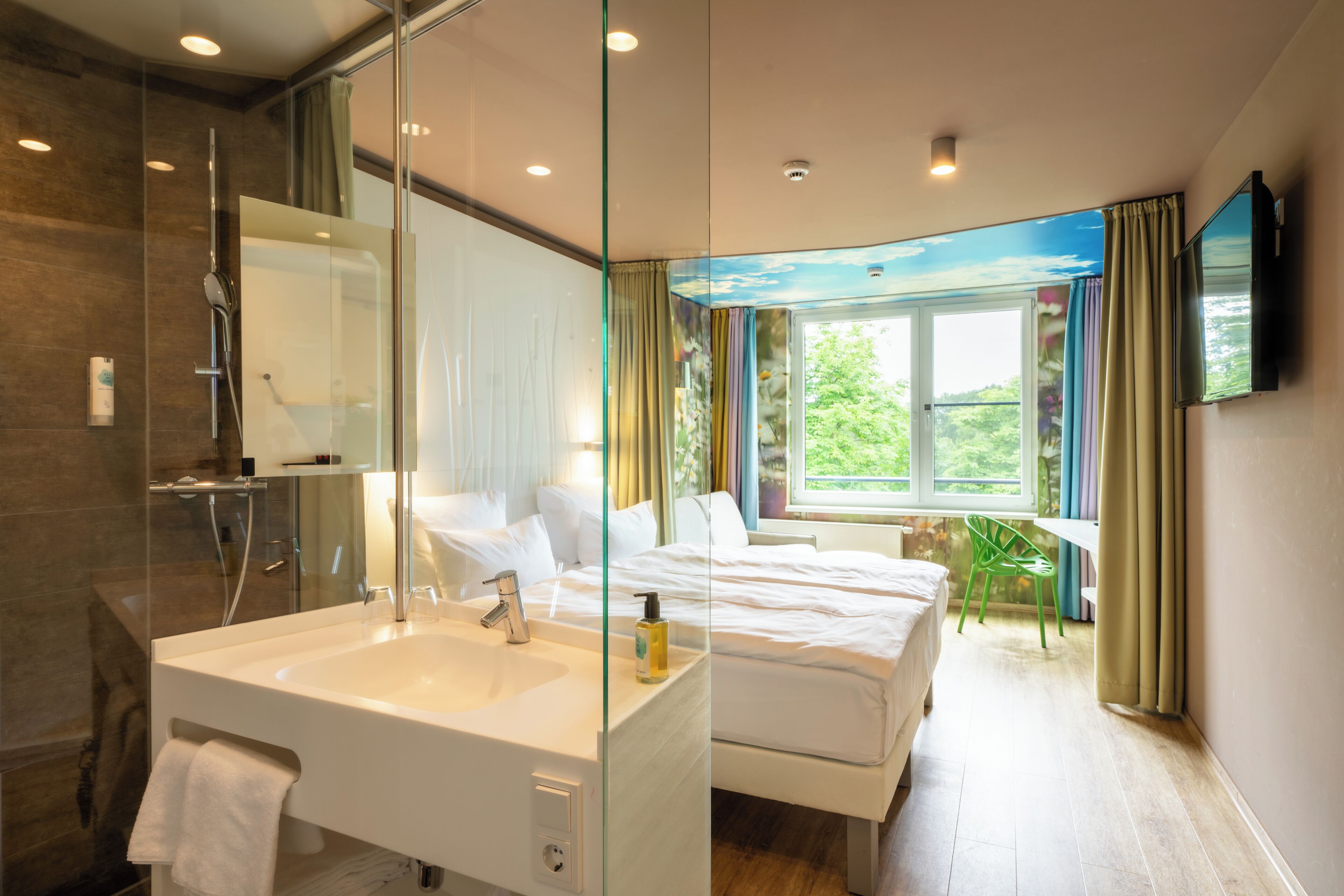 Chambre Double, 1 très grand lit | Bureau, rideaux occultants, chambres insonorisées, Wi-Fi gratuit