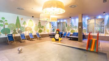 Indoor pool, seasonal outdoor pool, sun loungers