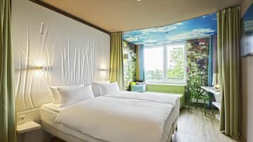 Habitación doble, 1 cama de matrimonio grande | Escritorio, cortinas opacas, sistema de insonorización y wifi gratis