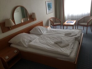 Double Room | Desk, laptop workspace, blackout curtains, bed sheets