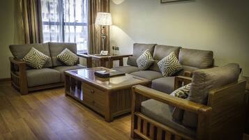 Royal-sviitti, 3 makuuhuonetta | Oleskelualue | LED-televisio