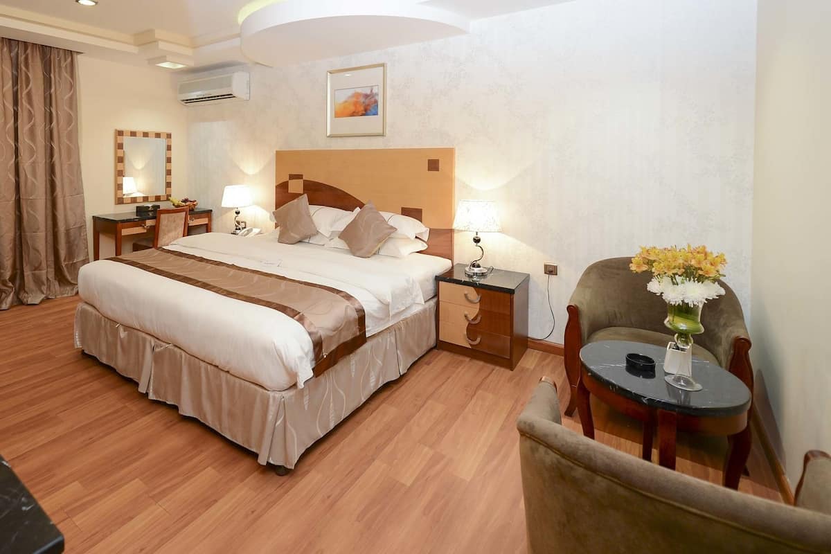 Studio | 1 bedroom, in-room safe, desk, iron/ironing board