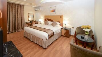 Studio | 1 sovrum, värdeförvaringsskåp på rummet och skrivbord