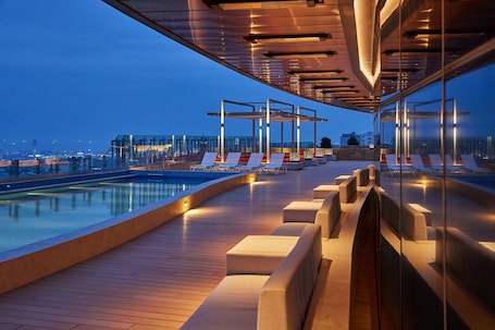 Outdoor pool. LOTTE CITY HOTEL JEJU AIRPORT