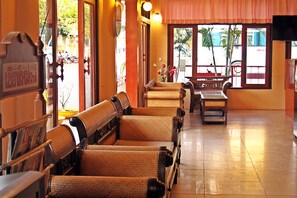 Interior entrance - U-Sa Family Hotel (Chiang Mai)