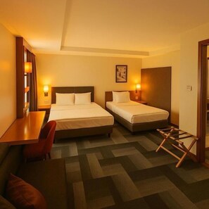 Ropa de cama de alta calidad, minibar, caja fuerte