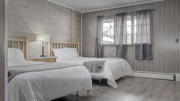 Szoba, 2 kétszemélyes ágy, nemdohányzó (Pet Friendly) | 1 hálószoba, íróasztal, ingyenes wifi és ágynemű