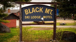 A sign for Black Mt. Ski Lodge & Motel.
