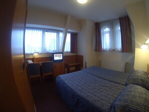 Minibar, in-room safe, desk, iron/ironing board