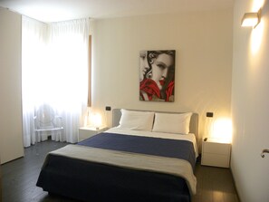 Apartment, 1 Bedroom (6 People) | Hypo-allergenic bedding, down comforters, in-room safe, soundproofing