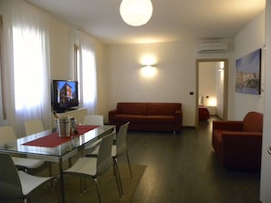 Apartment, 1 Bedroom (6 People) | Living room