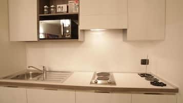 Kühlschrank, Mikrowelle, Herdplatte, Geschirrspüler