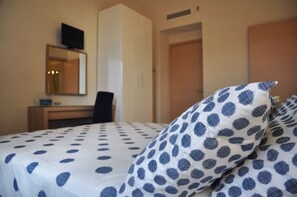 Double Room | Minibar, desk, soundproofing, free WiFi