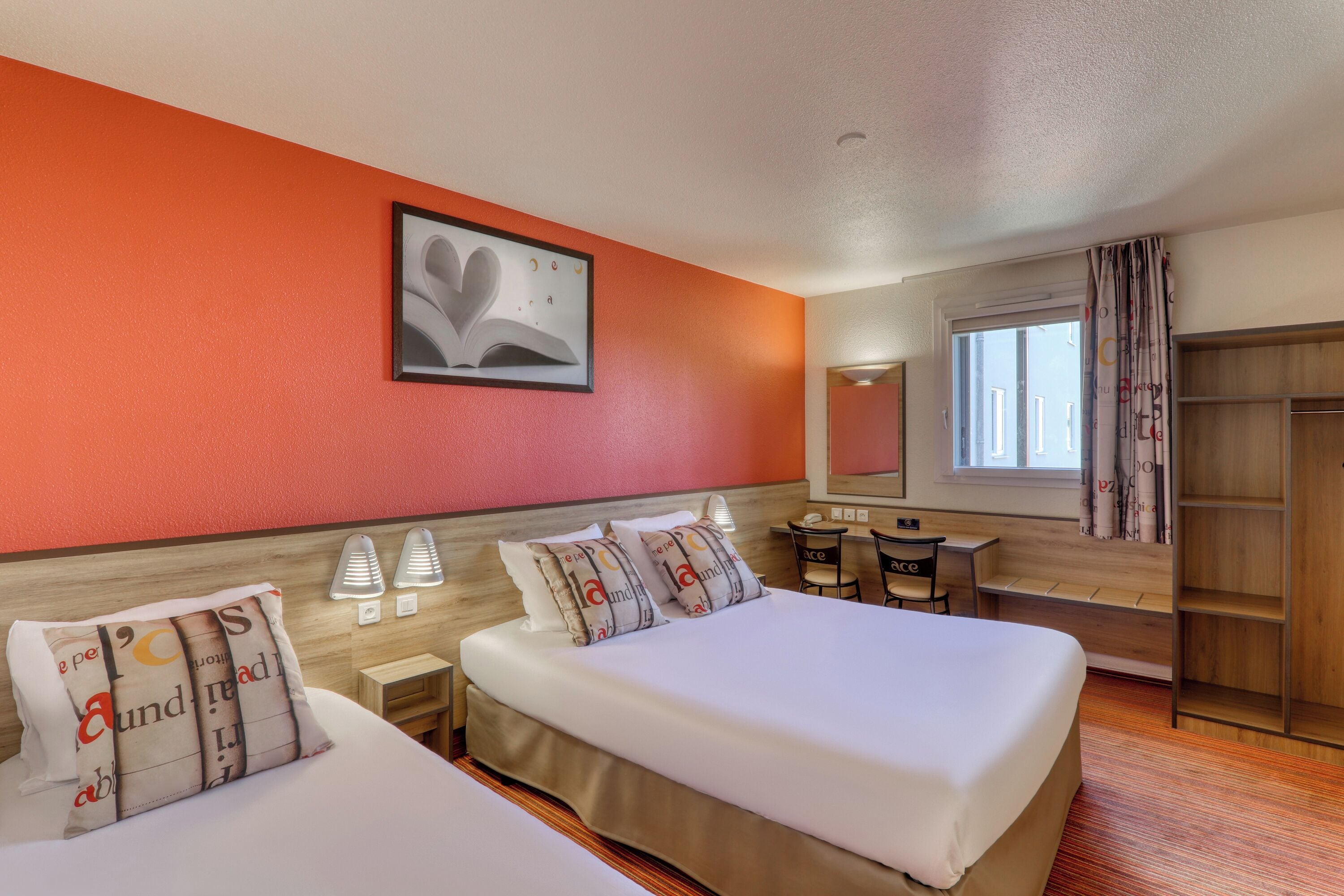 Triple Room | Desk, soundproofing, iron/ironing board (on request), free WiFi