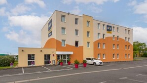 Front of property - ACE Hôtel Châteauroux Déols (Deols)