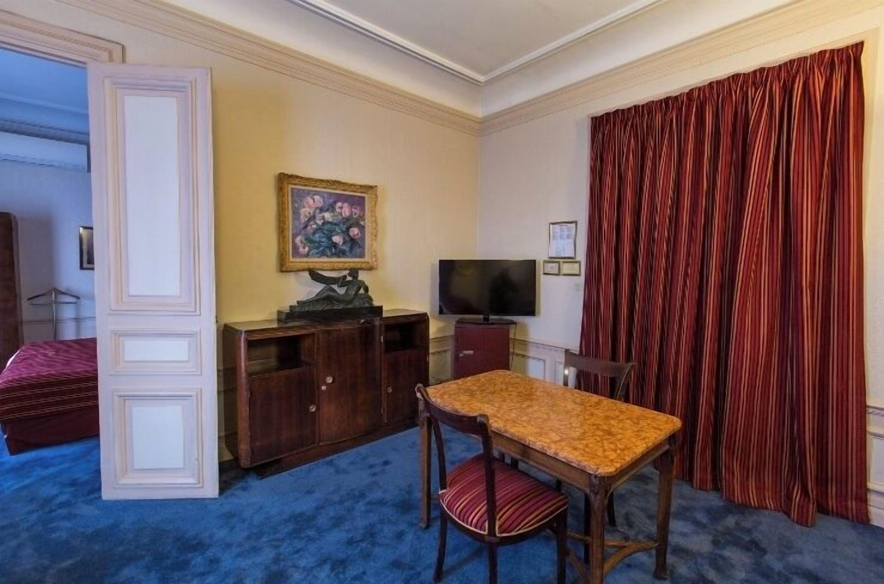 suite junior | premium bedding, minibar, in-room safe, individually decorated