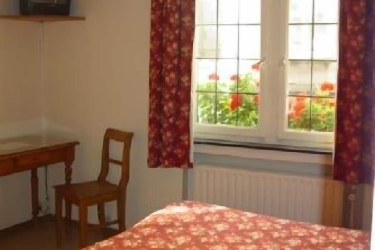 Standardzimmer | Schreibtisch, kostenloses WLAN, Bettwäsche