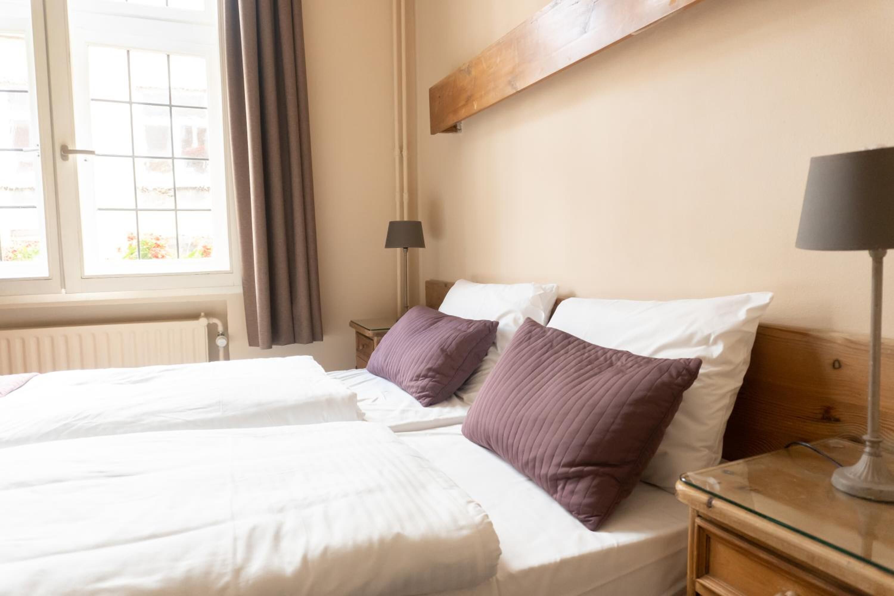 Bureau, Wi-Fi gratuit, draps fournis