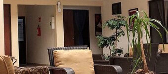 Uke Inn Hotel & Suites