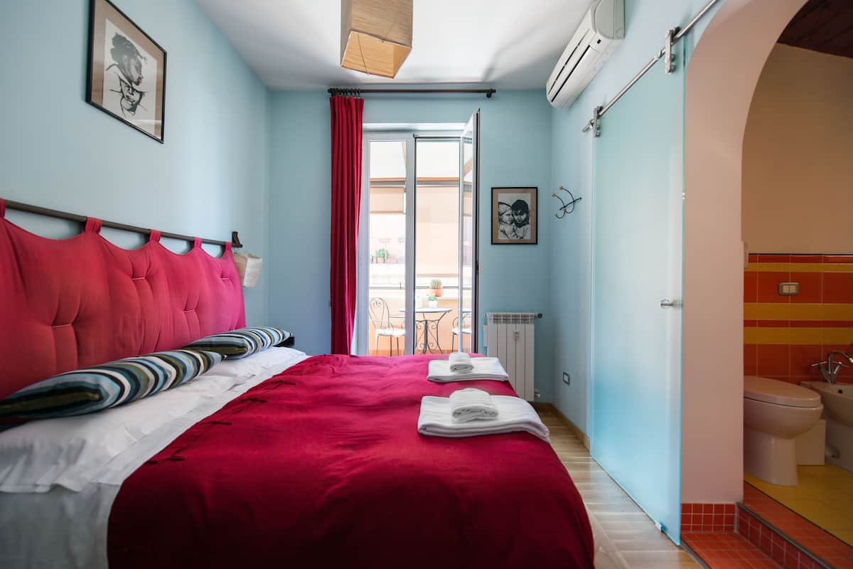 Kamer, 1 twee- of 2 eenpersoonsbedden | Een minibar, gratis babybedden, extra bedden, gratis wifi