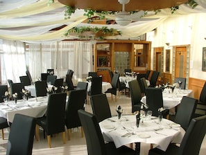 Breakfast, lunch, dinner served; British cuisine