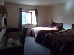 Desk, iron/ironing board, cribs/infant beds, rollaway beds - Ravensdene Lodge (Gateshead)
