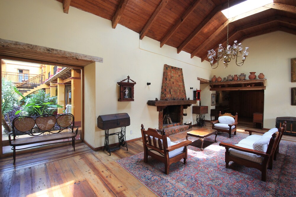 Hotel Diego De Mazariegos by null