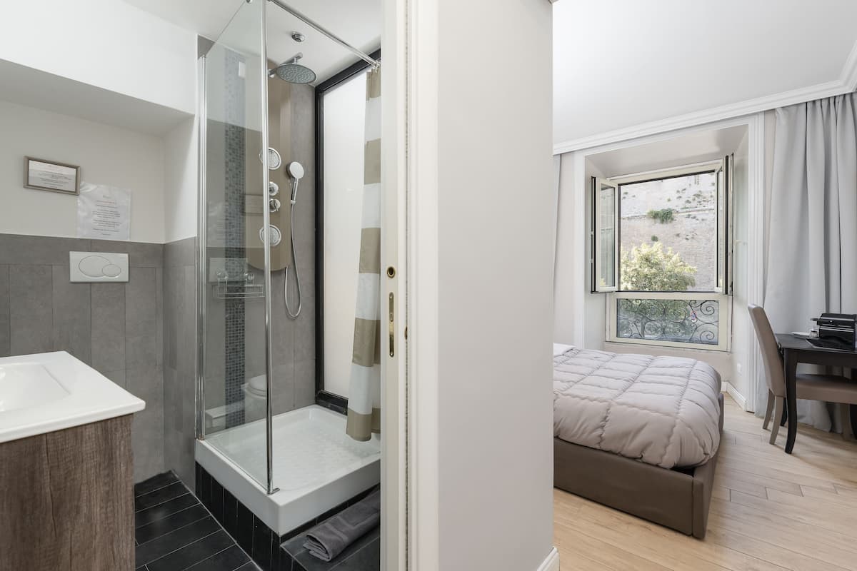 Comfort Room | 3 bedrooms, Egyptian cotton sheets, premium bedding, down duvets