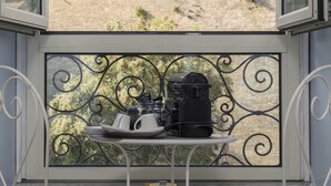 Unclassified image, 4 of 38, button - Rhome Hosting  (Rome)